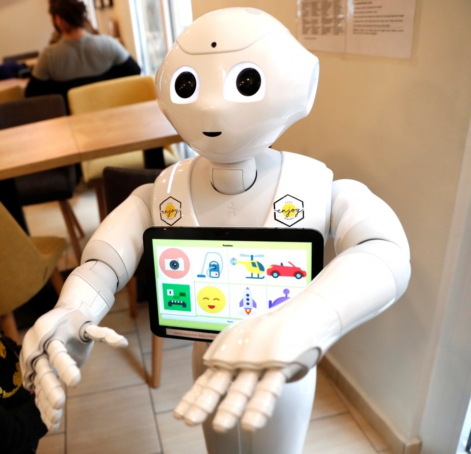 pepper-robot-assistant