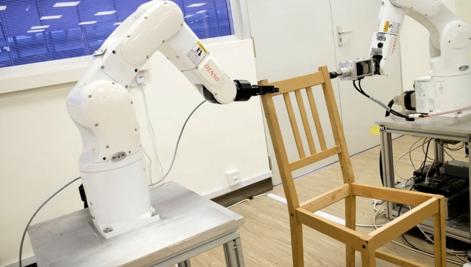 ikea-robot-assemble