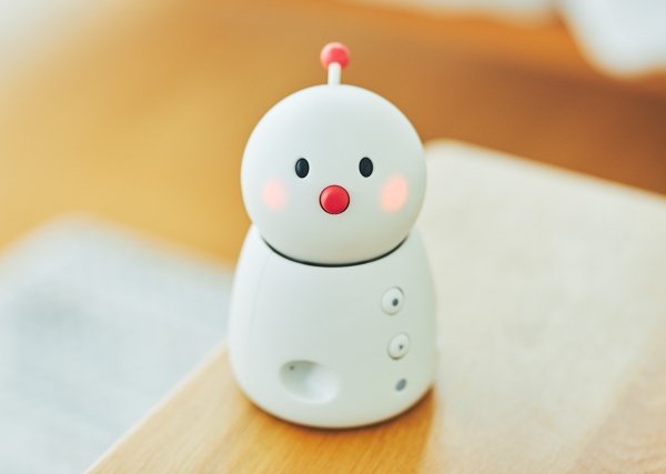 snowman-robot-bocco-emo-cute-robot-ces2020