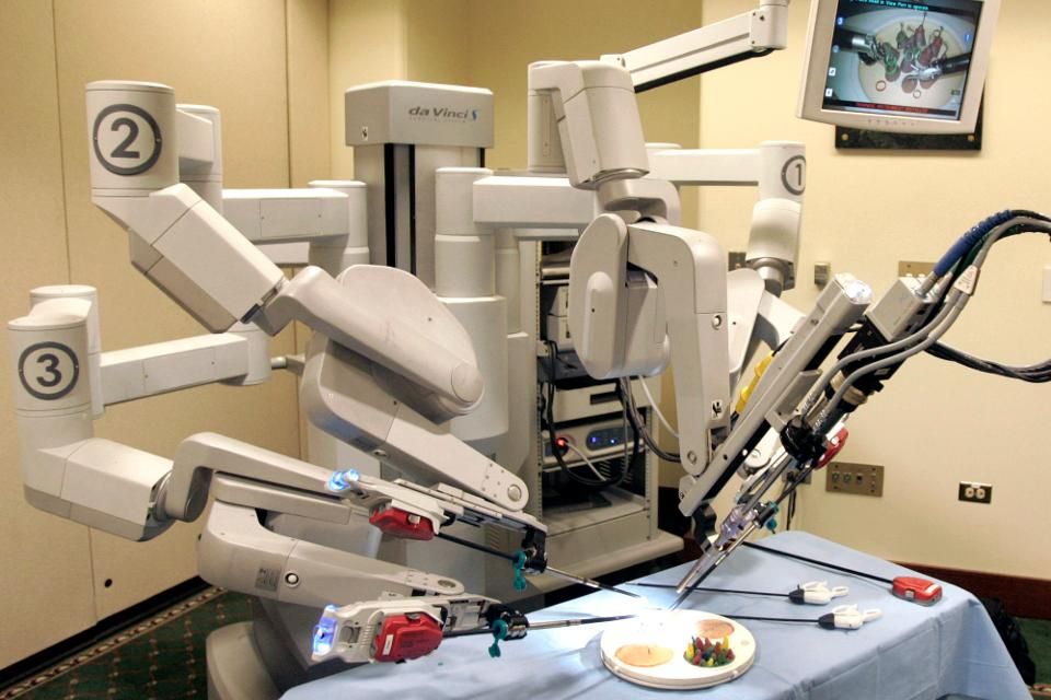 davinci-robot-machine-surgery a grape
