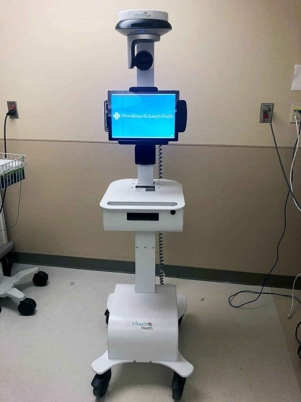 robot-doctor-takecare-of-conoravirus-patients