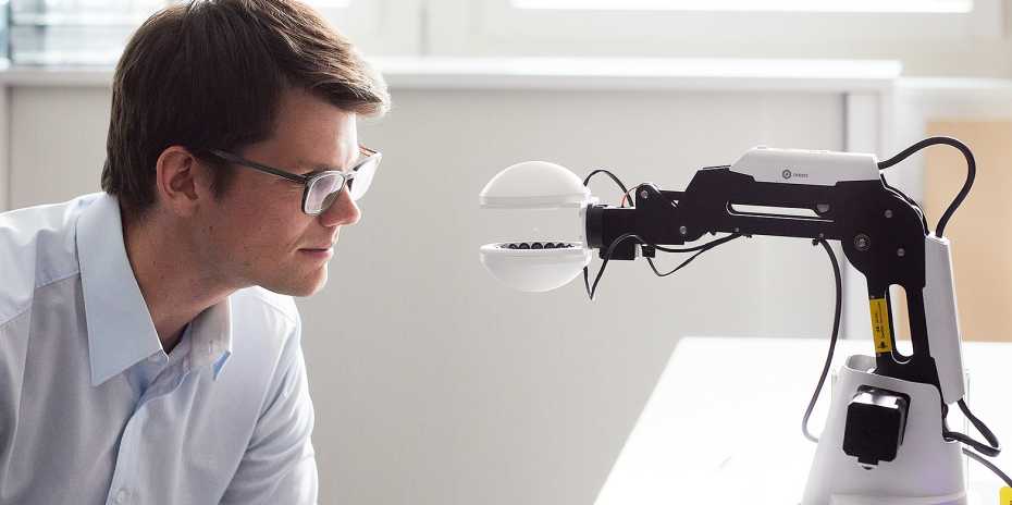 robotic-arm-levitating