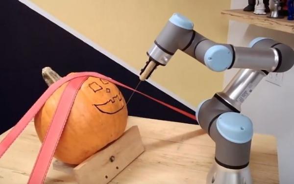 pumpkin-carving-robot